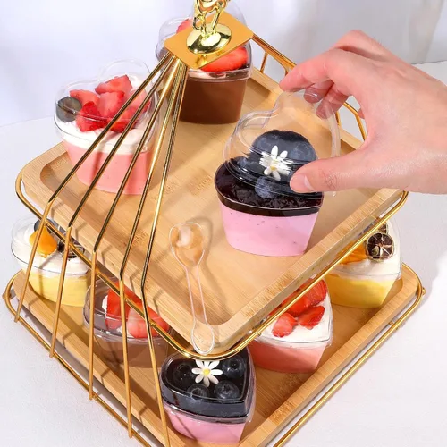 Vista 4 de Paquete de 60 tazas de postre con tapas y cucharas, 5 onzas de plástico transparente en forma de corazón para aperitivos, tazas de parfait