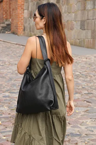 Vista 4 de Mochila de piel para mujer - Bolso de hombro convertible hecho a mano de piel auténtica