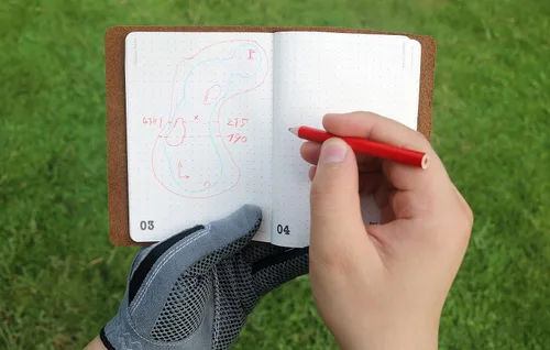 Vista 4 de Handy Picks Libro de registro de golf de cuero, hecho a mano y recargable, libro de golf y yardage incluido