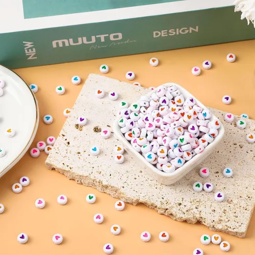 Vista 5 de Augshy 700 piezas cuentas en forma de corazón, cuentas acrílicas en forma de corazón del día de San Valentín para pulseras, fabricación de joyas