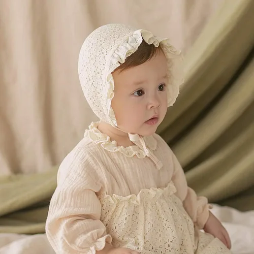 Vista 2 de Gorro de algodón ajustable para bebés y niños pequeños con encaje transpirable y ojales