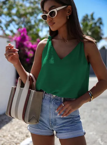 Vista 3 de Camisetas sin mangas de moda para mujer, cuello en V, detalle anudado, blusas sin mangas