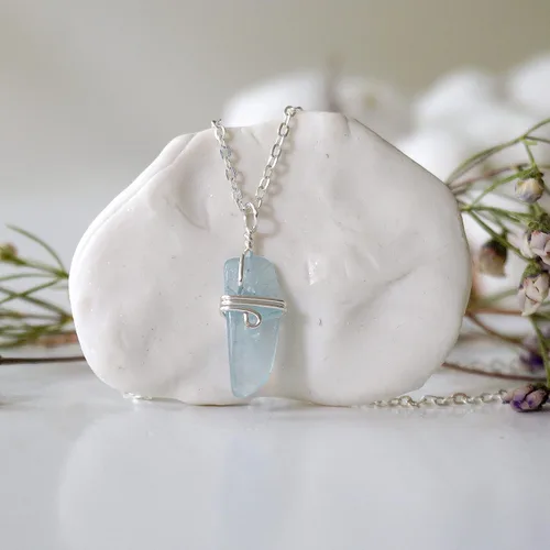 Vista 2 de Collares de encanto de cristal con piedra de nacimiento para mujer de Designs by Nature Gems