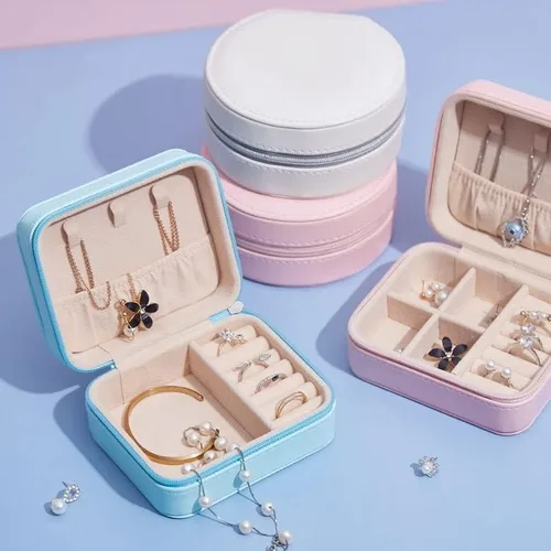 Vista 5 de NuAngela Joyero pequeño organizador de bolsas de joyería de viaje de piel sintética, soporte portátil para mujeres, collares, aretes, anillos