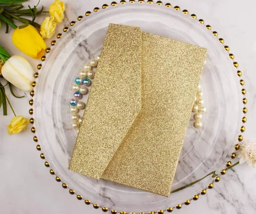 Vista 2 de Juego de 25 tarjetas de invitaciones de boda de 5 x 7.28 pulgadas con purpurina dorada clara, tres pliegues, cortadas con láser, corte hueco