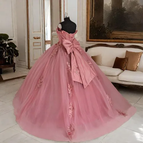 Vista 2 de Youjiayi Vestidos de quinceañera florales 3D con lazo fuera del hombro con cuentas dulces 16 vestidos de encaje hinchado apliques vestido de bola