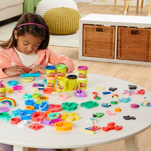 Vista 6 de Play-Doh - Set de herramientas navideñas, 43 accesorios y 10 colores de compuesto para modelar, regalos para rellenar calcetines de Navidad