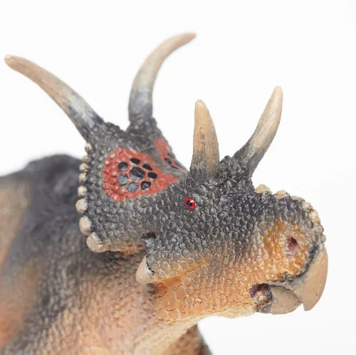 Vista 2 de Safari Ltd. Diabloceratops - Figura detallada de dinosaurio de 5.75 pulgadas, juguete educativo para niños, niñas y niños a partir de 3 años
