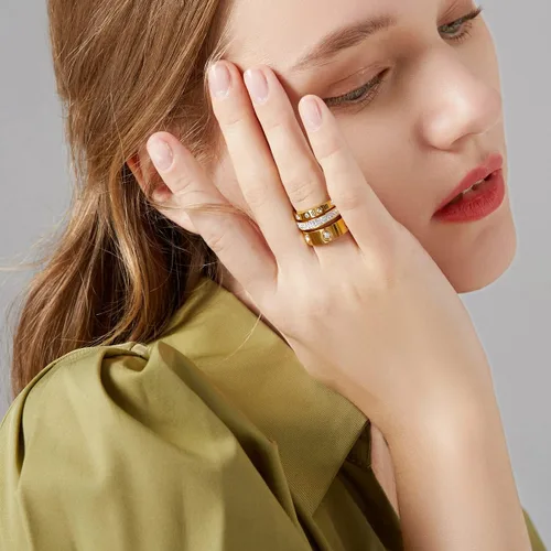 Vista 6 de Love Friendship - Juego de anillos de oro para mujer, chapados en oro de 18 quilates, acero de titanio, delicados anillos de circonita cúbica