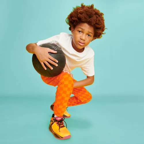 Vista 2 de AND1 Revel Mid - Tenis de baloncesto para niños y niñas, tenis de baloncesto para jóvenes, talla 1 a 7 para niños pequeños y grandes