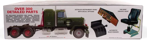 Vista 3 de AMT Alaskan Hauler Kenworth Tractor 1:25 Kit de modelo a escala