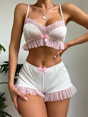 Vista 5 de WDIRARA Conjunto de lencería sin cordones con ribete de volantes y encaje floral para mujer