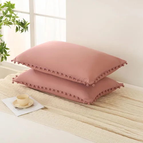 Vista 10 de Juego de 2 fundas de almohada con pompones color verde aguacate, tamaño Queen estándar, 100% microfibra lavada, funda de almohada con flecos de bola