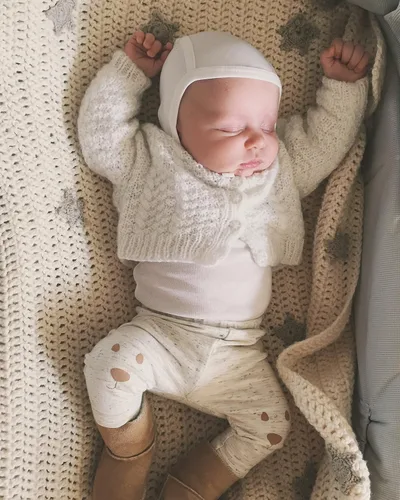 Vista 3 de Amoureux Bebe - Gorro de punto para bebé, 100% algodón, muy suave, color turco (Baby Pilot Cap)