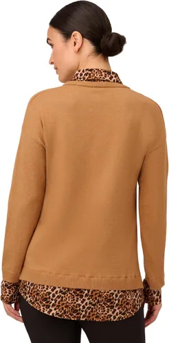 Vista 2 de Adrianna Papell Collar tejido estampado para mujer, color camello con guepardo básico, Camel con guepardo básico