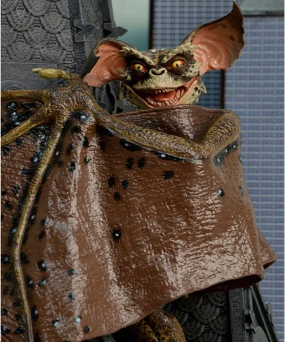 Vista 6 de NECA Gremlins 2 - Figura de acción de Gremlin de murciélago en caja