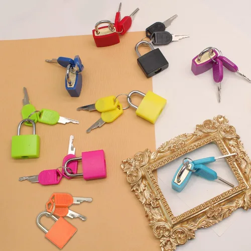 Vista 5 de Bonsicoky Paquete de 10 candados para maleta con llaves, candados metálicos multicolor para equipaje, mini candados con llave para maleta, mochila
