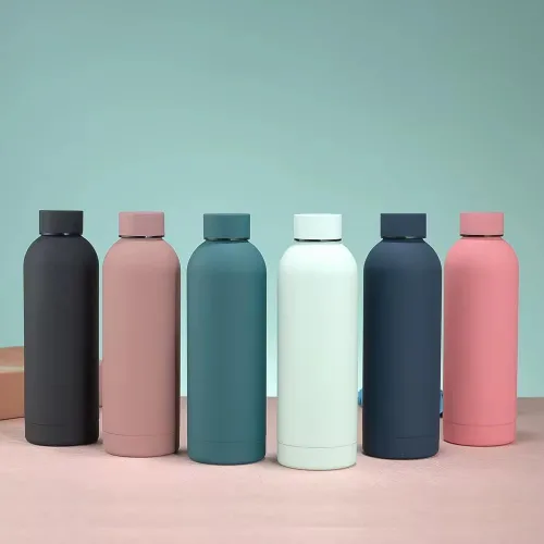 Vista 4 de Botella de agua deportiva de boca estrecha aislada de acero inoxidable de 17 onzas, frasco de vacío con forma de cola de doble pared