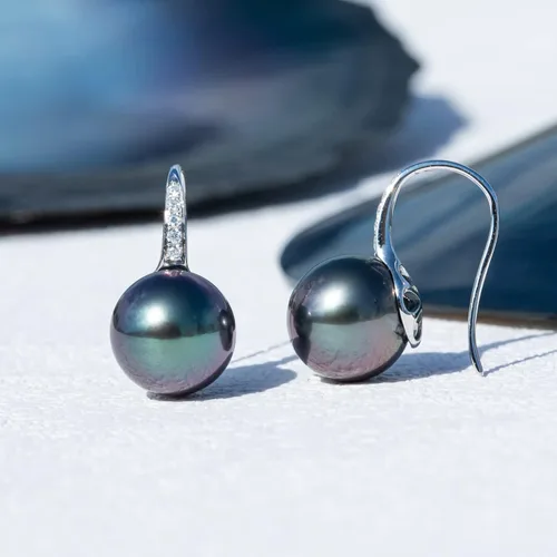 Vista 4 de Aretes de oro de 10 quilates con moissanita de 9 a 0.433in, perlas negras naturales seleccionadas a mano con calidad AAAA, diamante de moissanita