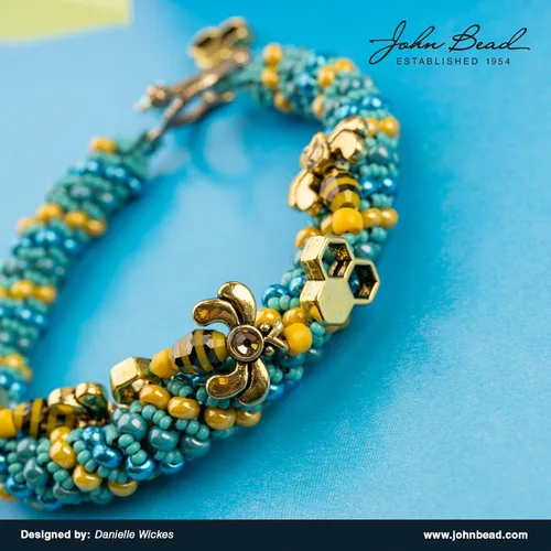 Vista 4 de John Bead Hilo de cuentas de 5 pulgadas, panal y abejas azul y negro Pátina Detalles de bronce antiguo