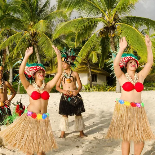 Vista 6 de Wettarn 12 faldas hawaianas de hierba hula para niños, faldas tropicales de hula para fiesta de Luau, disfraz hawaiano para niñas, Color de paja.