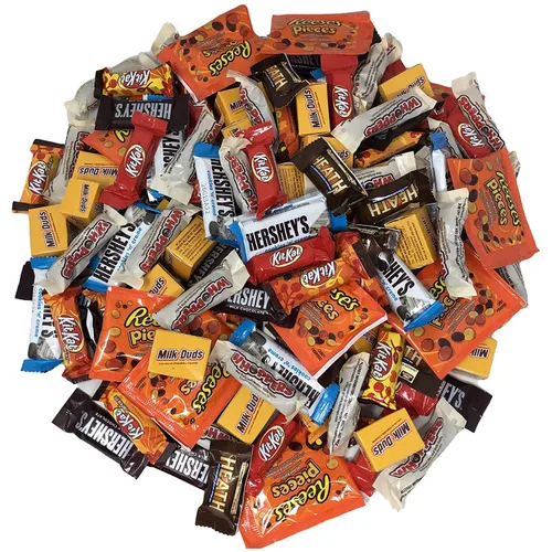 Vista 2 de Mezcla de barra de caramelo de chocolate a granel: 5 libras de barras de chocolate con leche envueltas individualmente, incluye Kit Kat, tazas