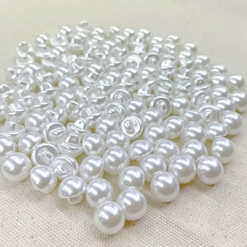 Vista 4 de AMORNPHAN 100 botones redondos blancos de perlas de resina de 0.551 in con forma de hongo con agujero para coser ropa, vestido, suéter