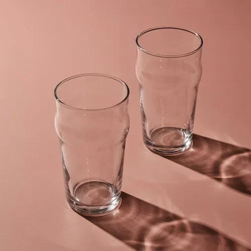 Vista 6 de Necessia Vasos de cerveza de 20 onzas totalmente templados, juego de 2 Pub clásico inglés y vidrio de pinta nónica