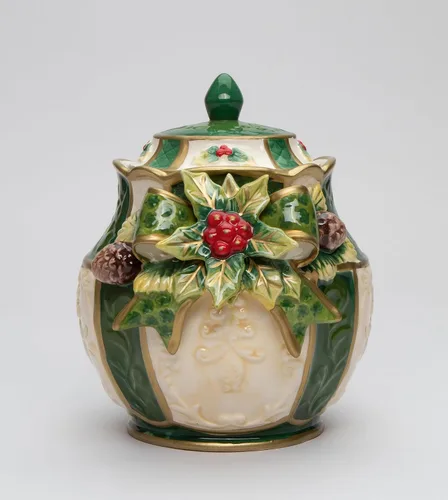 Vista 2 de Cosmos Gifts 10313 Acebo de Navidad de cerámica fina verde esmeralda con bayas rojas con cono de pino, 6 pulgadas de alto