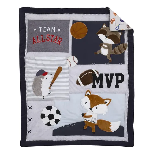 Vista 2 de NOJO Team All Star - Juego de ropa de cama de 4 piezas para cuna, color azul marino, gris y azul claro, fútbol, béisbol, fútbol y baloncesto