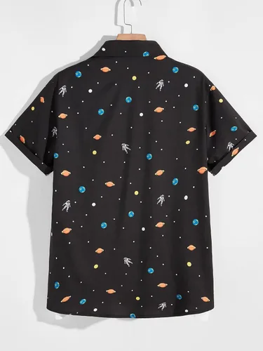 Vista 2 de Romwe Camisa de manga corta con cuello y solapa para hombre con estampado de galaxia