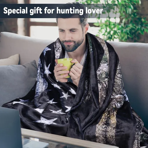 Vista 3 de Mantas Personalizadas de Caza de Ciervos con Nombre, Regalo Personalizado de Caza para Hombres, Manta de Franela con Bandera de Ciervo Camuflaje