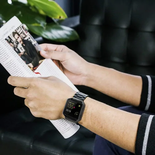 Vista 5 de Simpeak Correa de metal de acero inoxidable para mujeres y hombres con marco de acero inoxidable compatible con Fitbit Blaze, herramienta