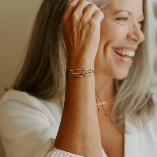 Vista 2 de Loved Creations Pulsera con versículo bíblico para mujer, pulseras espirituales para mujer, tamaño ajustable, Plata de ley, Sin gemas.