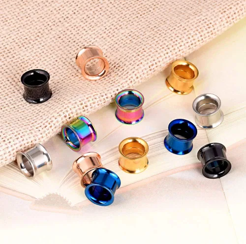 Vista 3 de Conjunto de 12 piezas de plugs, túneles, aros, calibradores para oreja, a rosca, de acero inoxidable y coloridos, de Longbeauty