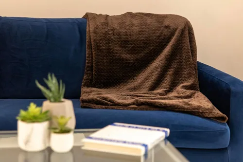 Vista 7 de Manta de punto gofre con textura suave para sofá, cama individual, niños y adultos, 50 x 60 pulgadas, manta de punto de felpilla, manta bohemia