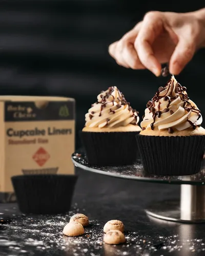 Vista 4 de Bake Choice 200 forros negros estándar para cupcakes para hornear, envoltorios de cupcakes de grado alimenticio, forros para muffins de pergamino a