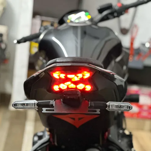 Vista 3 de Motoaggrandize Tail Tidy Soporte de matrícula para Kawa Z900 [2019-2024] Color: negro mate