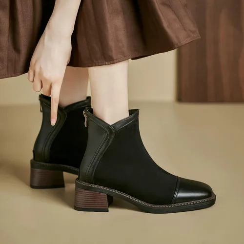 Vista 5 de UniqueStride Botas de tobillo vintage para mujer, punta cuadrada, tacón bajo, botas de moda de gamuza con tacón grueso