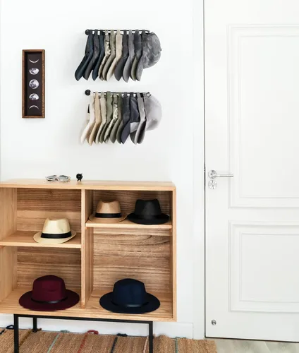 Vista 3 de Mkono Organizador de gorras de béisbol para pared, juego de 2 organizadores de sombreros de metal con capacidad para 24 gorras, ahorro de espacio