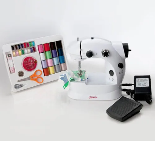 Vista 4 de Sunbeam Máquina de coser pequeña portable portable Pedal de pie adaptador de CA y Kit de más de 75 piezas de costura incluido, caída en bobina