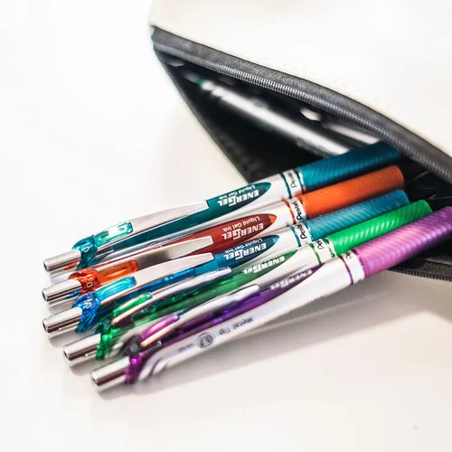 Vista 8 de Pentel EnerGel Pearl RTX, 0.028 in, tinta negra, caja de 12 (BL77PWP-A)