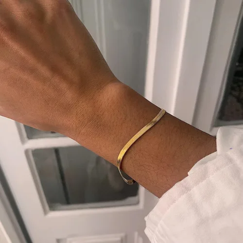 Vista 4 de Hey Harper Pulsera de oro para mujer a la moda, joyería impermeable delicada de 14 quilates para todos los días