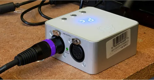 Vista 8 de adj Productos AC3PDMX100 es un cable DMX verdadero de 100 pies para equipos de iluminación