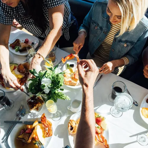 Vista 8 de Experiencia de Regalo de Crucero Brunch en San Francisco - Mimosas y Champán Ilimitados para Dos - Cena de Lujo en la Bahía con Vistas al Golden