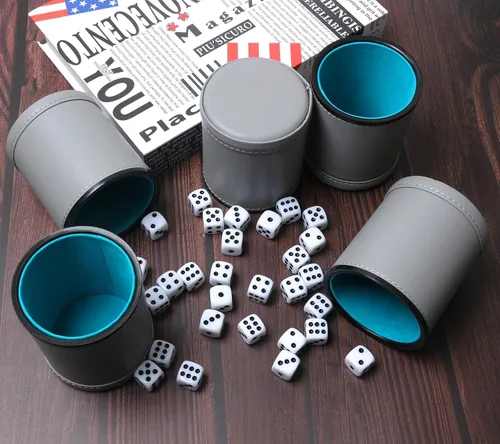 Vista 4 de Paquete de 5 dados de piel sintética con forro de fieltro silencioso con 30 dados de puntos para juegos de dados Yahtzee Farkle, gris