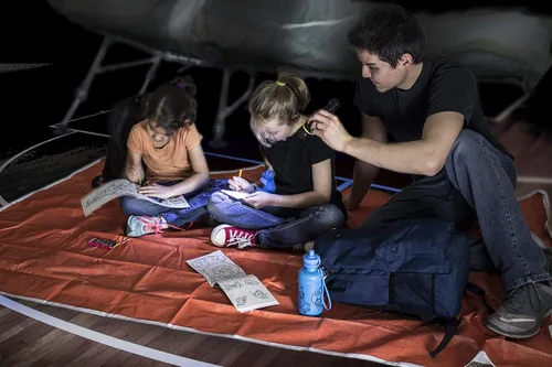 Vista 4 de Emergency Zone - Kit de supervivencia de emergencia de lujo para niños de 72 horas Keep-Me-Safe