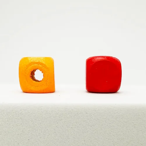 Vista 3 de 600 cuentas de madera cuadradas multicolor a granel de 0.394 in cuentas de madera cuadradas con agujero grande de 0.118 in