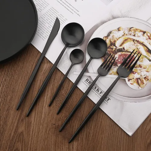 Vista 3 de Juego de cubiertos de 28 piezas con cuchillos para carne, cubiertos de acero inoxidable 18/8, juego de cubiertos modernos para 4 tenedores de Negro