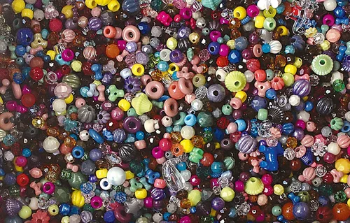 Vista 3 de The Beadery Bonanza 5 libras de cuentas mixtas para manualidades, tamaños, plástico, redondas, multicolor